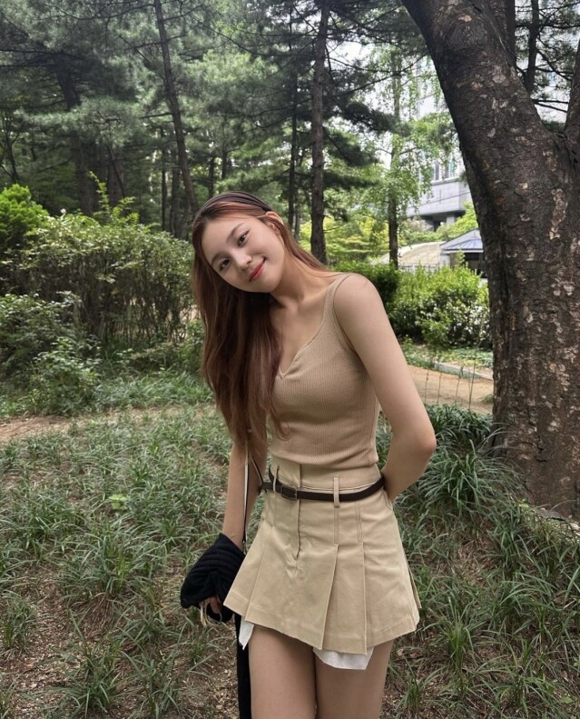 Umji 曾是韓國女團 Gfriend 成員,宣佈解散後現成為另一女團 Viviz 成員 Umji 曾是韓國女團 Gfriend 成員,宣佈解散後現成為另一女團 Viviz 成員