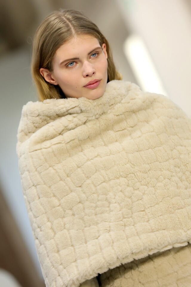 Sportmax 2025 秋冬系列踏上一段過去、現在與未來的探索之旅!重新探索奢華風格,化繁為簡打造實用現代衣櫥 Sportmax 2025 秋冬系列踏上一段過去、現在與未來的探索之旅!重新探索奢華風格,化繁為簡打造實用現代衣櫥