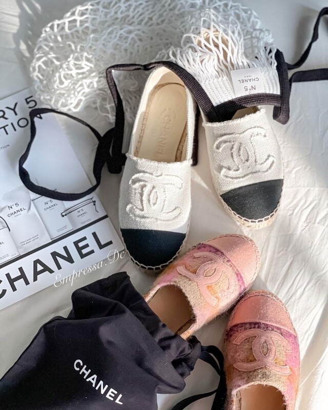 Chanel Espadrilles 配搭質感皮革、帆布或 tweed 等不同面料