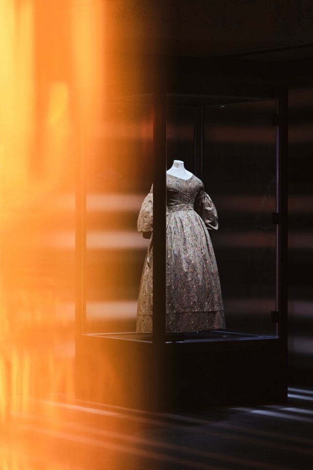 被譽為英國倫敦最浪漫的 V&A 博物館則為展覽帶來了12件極具歷史意義的英國和法國博物館級女裝