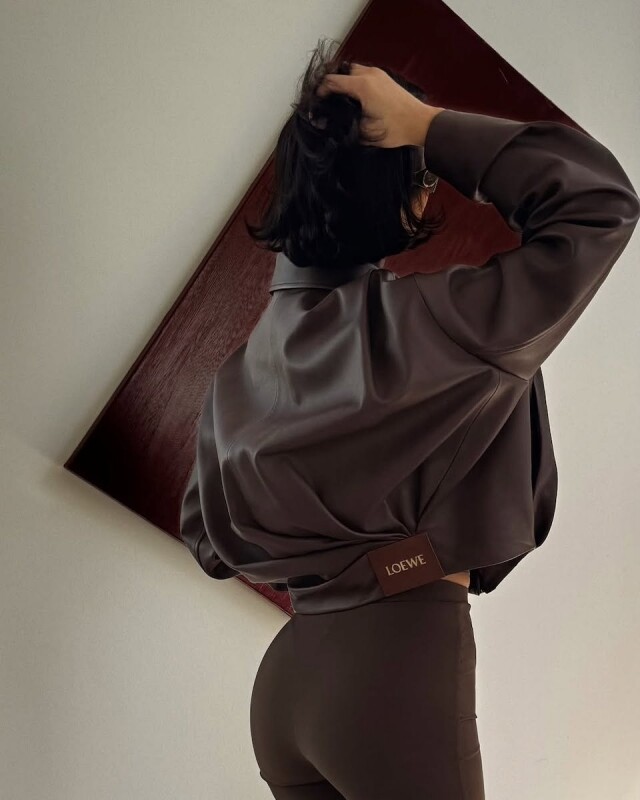 Loewe 大熱皺摺外套、長褲男女通殺!由人氣明星率先示範,演繹皺摺時尚的率性魅力! Loewe 大熱皺摺外套、長褲男女通殺!由人氣明星率先示範,演繹皺摺時尚的率性魅力!