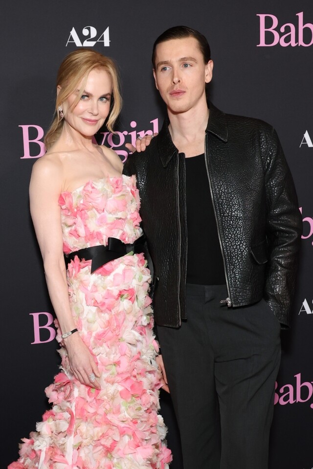 與 Nicole Kidman 有大尺度情慾場面的小鮮肉是誰?《乖女孩》Harris Dickinson 於影壇炙手可熱,帥到 Prada 找他當品牌大使 與 Nicole Kidman 有大尺度情慾場面的小鮮肉是誰?《乖女孩》Harris Dickinson 於影壇炙手可熱,帥到 Prada 找他當品牌大使