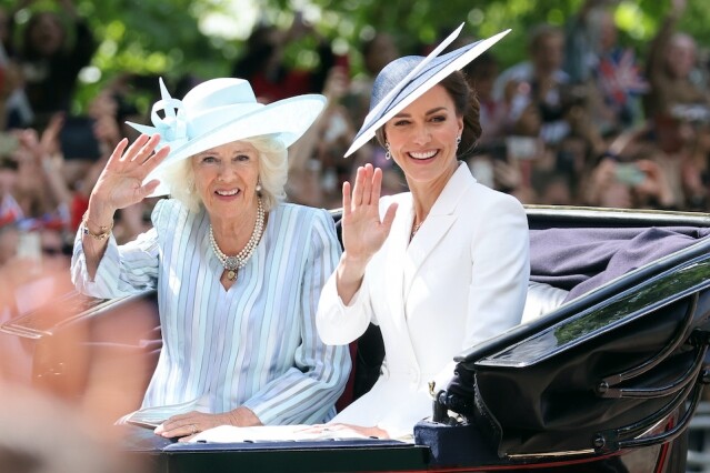 凱特王妃「白金禧慶典」的時尚穿搭：純白色西裝大衣