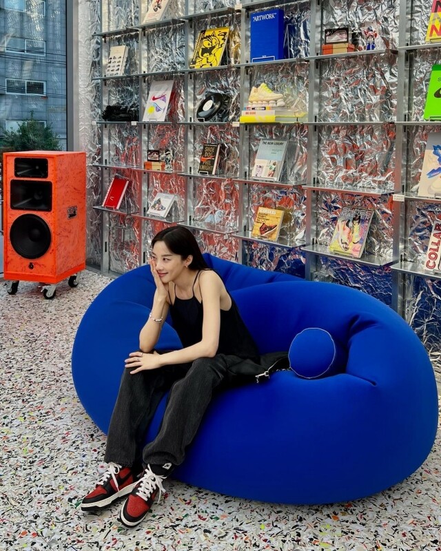 《絕世 KOL》的清冷系美人李清娥是「前女友專業戶」？戲外風格超反差、私底下是熱愛街頭運動風的波鞋控！
