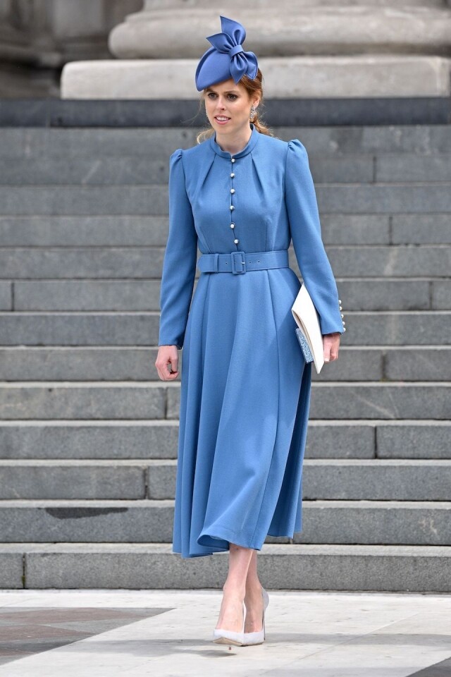Princess Beatrice 「白金禧慶典」的時尚穿搭：溫柔的藍色長裙