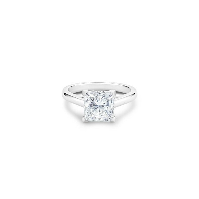婚戒鑽石切割形狀與新娘個性有關？De Beers Jewellers 訂婚鑽戒及婚嫁珠寶系列，讓新娘隨意襯托出迷人的內在光芒