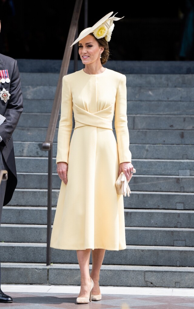 凱特王妃「白金禧慶典」的時尚穿搭：粉嫩黃色連衣裙