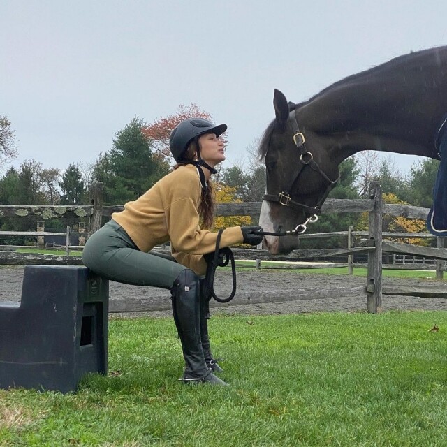 Bella Hadid 自小的夢想是成為馬術選手 Bella Hadid 自小的夢想是成為馬術選手