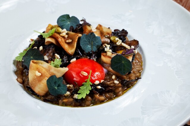 專訪米芝蓮綠星主廚 Simon Rogan,堅持 Farm-to-table 理念,以新鮮本地食材入饌 專訪米芝蓮綠星主廚 Simon Rogan,堅持 Farm-to-table 理念,以新鮮本地食材入饌