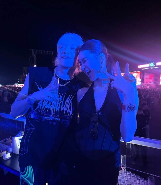 Lisa 閨蜜兼泰國名媛 Aon Somrutai 是誰?自創潮語「Thank you Kateyki」連 GD 和黃嘉爾都跟上潮流 Lisa 閨蜜兼泰國名媛 Aon Somrutai 是誰?自創潮語「Thank you Kateyki」連 GD 和黃嘉爾都跟上潮流