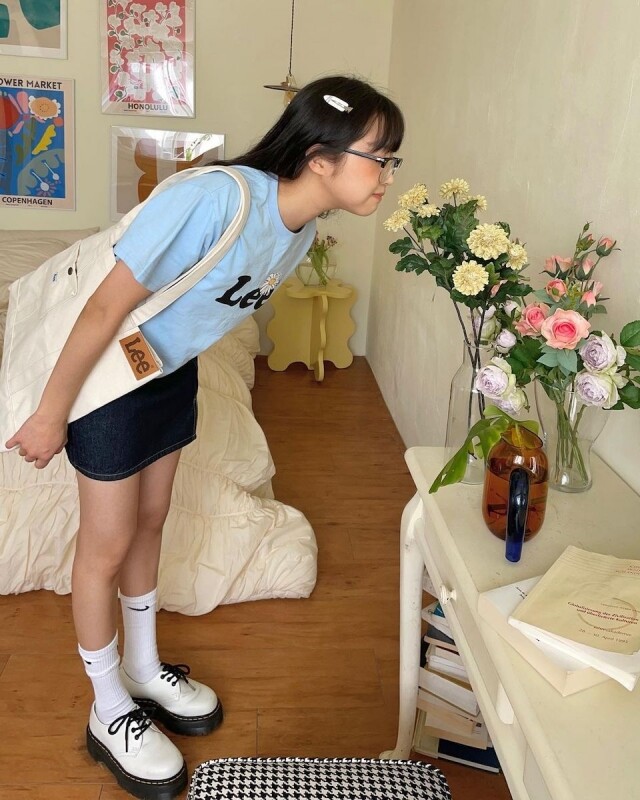 迷你裙夏日穿搭靈感:厚底鞋配 A 字短裙 迷你裙夏日穿搭靈感:厚底鞋配 A 字短裙