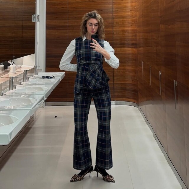 上班也要好好打扮自己！金融界女強人 Kat 的層次感上班穿搭指南，以混搭單品穿出高級感