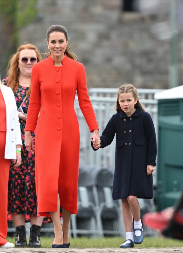 凱特王妃「白金禧慶典」的時尚穿搭：紅色大衣