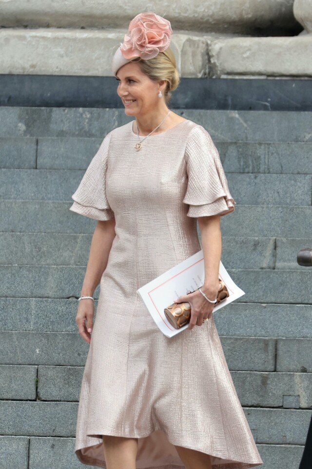 蘇菲王妃「白金禧慶典」的時尚穿搭：荷葉邊連身裙