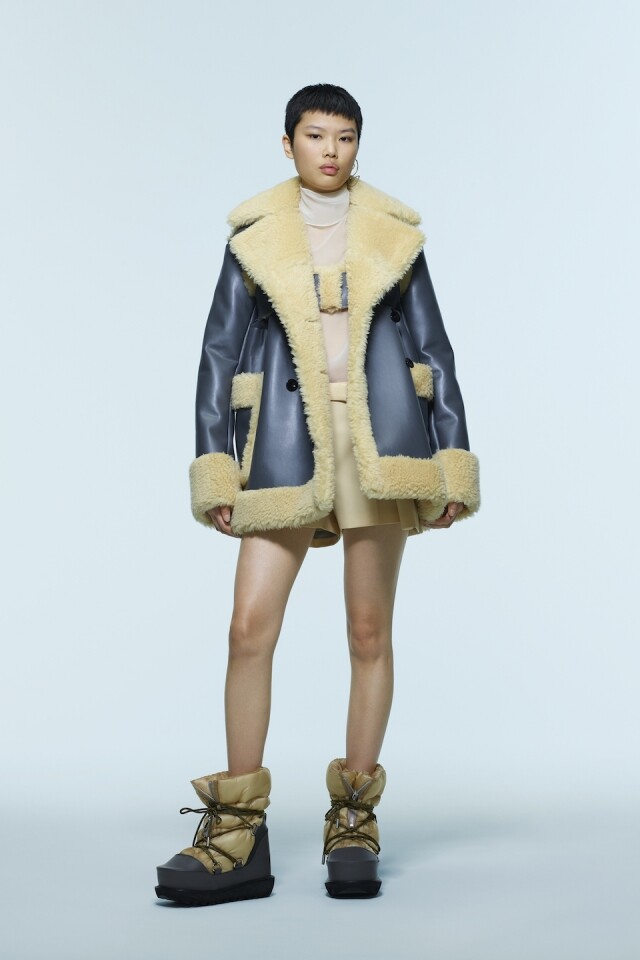 剪羊毛外套同樣是 Sacai 早秋系列的主打計，更添型格感。