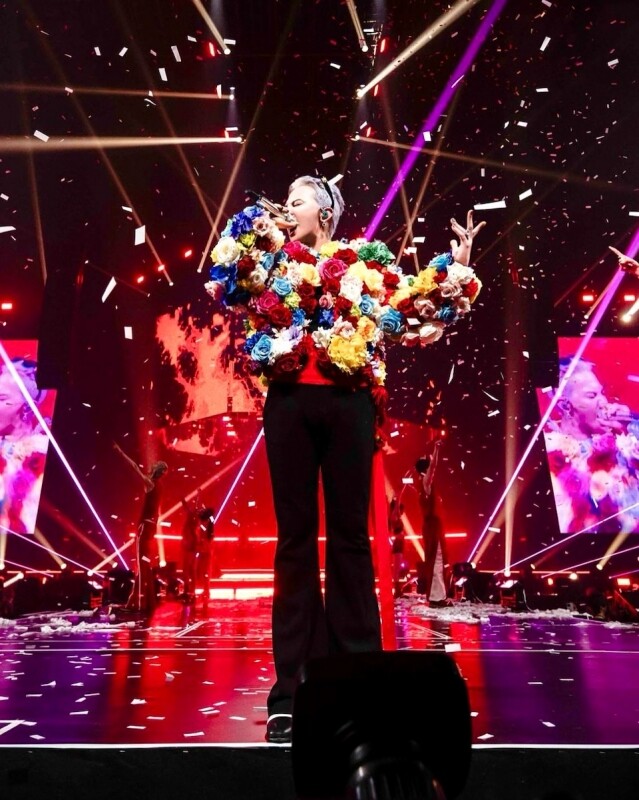 G-Dragon 巡迴演唱會 《Übermensch》香港站造型全公開!為觀眾獻上一場舞台時裝盛宴、配戴 Pomellato 珠寶顯奢華 G-Dragon 巡迴演唱會 《Übermensch》香港站造型全公開!為觀眾獻上一場舞台時裝盛宴、配戴 Pomellato 珠寶顯奢華
