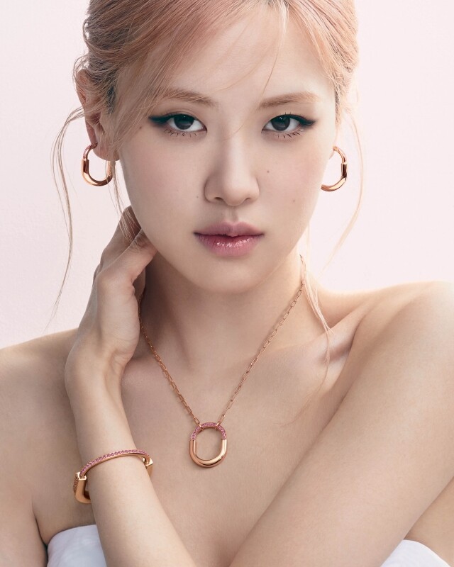 以鎖弘揚愛的無窮力量!ROSÉ、JIMIN、FLORENCE PUGH 攜手演繹全新 TIFFANY LOCK 系列 以鎖弘揚愛的無窮力量!ROSÉ、JIMIN、FLORENCE PUGH 攜手演繹全新 TIFFANY LOCK 系列