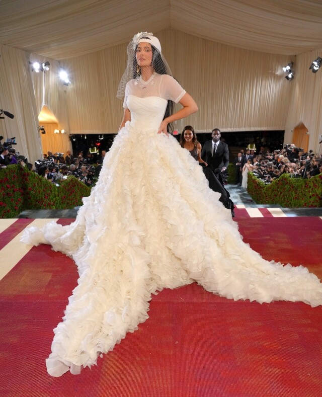 Kylie Jenner 身穿 Off-white 純白新娘造型出席 2022 Met Gala 盛會