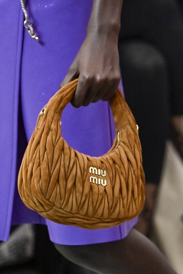 MIU MIU 手袋新款式率先預覽!2025 春夏系列除了有經典的 Wander Bag、Aventure Bag,還有甚麼新款式? MIU MIU 手袋新款式率先預覽!2025 春夏系列除了有經典的 Wander Bag、Aventure Bag,還有甚麼新款式?