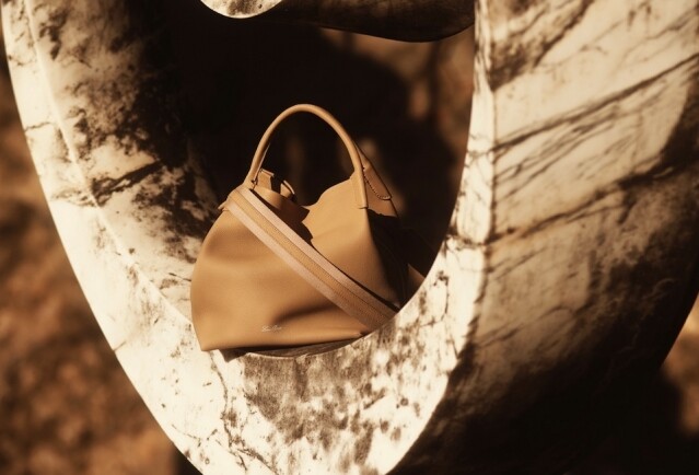 未拿上手已經心動!Loro Piana Bale bag 推出全新尺寸、新款手袋比 Hermes Picotin 水桶袋更時尚簡約 未拿上手已經心動!Loro Piana Bale bag 推出全新尺寸、新款手袋比 Hermes Picotin 水桶袋更時尚簡約