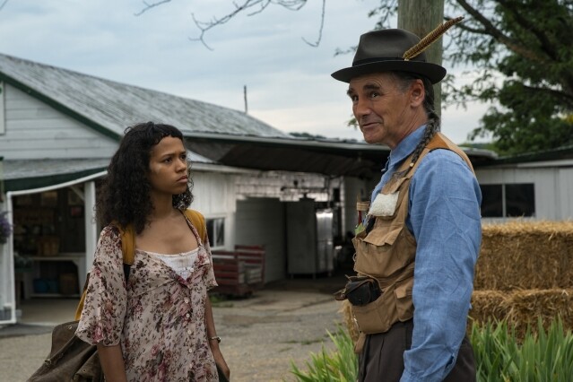 Mark Rylance 飾演 Maren 自立後第一個遇上的食人同類 Sully Mark Rylance 飾演 Maren 自立後第一個遇上的食人同類 Sully