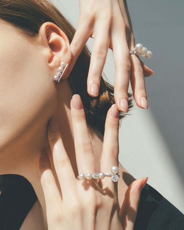 珍珠耳環 2023｜10+ 珍珠耳環款式、品牌推薦，由珠寶品牌 MIKIMOTO、TASAKI，到 Chanel 珍珠耳環都有！