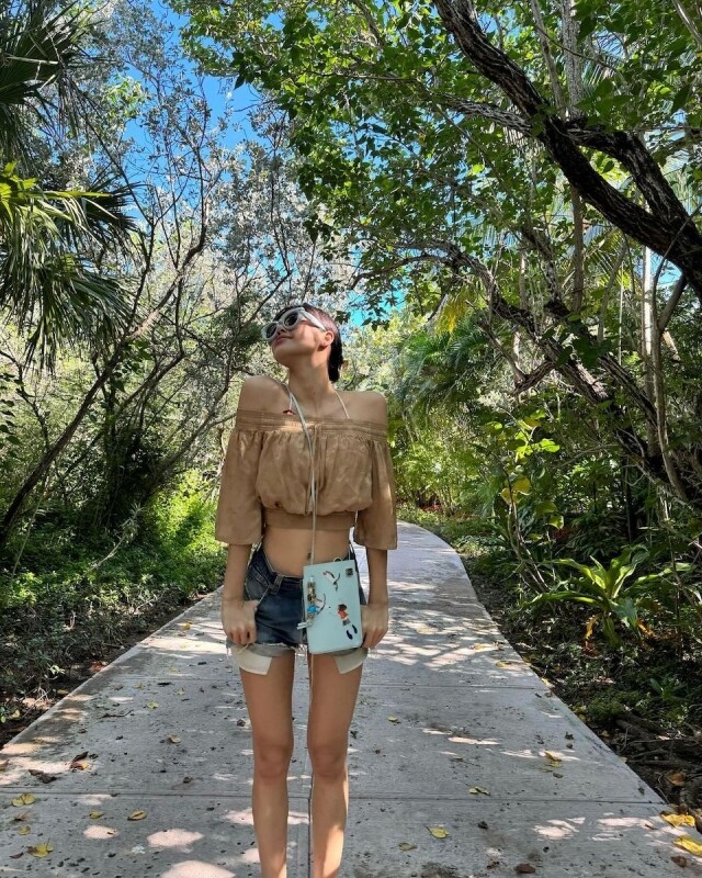 Lisa 不只是用 Celine 袋！一覽 6 款「帶貨女皇」都愛選用的同款 Dior、LV 名牌手袋