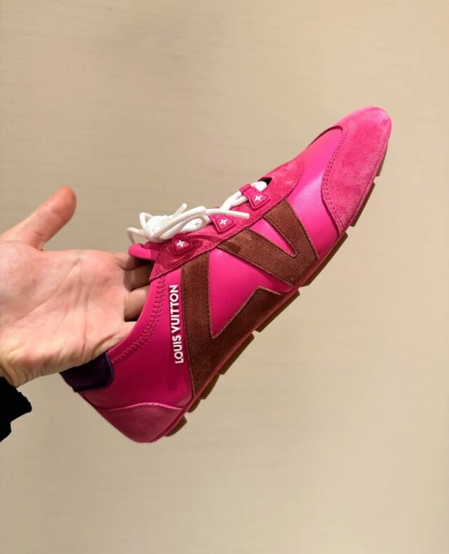 LV 全新推出「Sneakerina」薄底運動鞋！這 8 款芭蕾舞運動鞋配色，總有一款正中你心