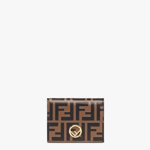 名牌銀包推薦:Fendi 小型 F is Fendi 雙折皮夾 $4,700 名牌銀包推薦:Fendi 小型 F is Fendi 雙折皮夾 $4,700