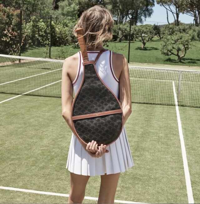 Tenniscore 成 2024 春夏穿搭熱潮!必備 5 樣時尚單品打造人氣網球風穿搭,百搭舒適又富個性 Tenniscore 成 2024 春夏穿搭熱潮!必備 5 樣時尚單品打造人氣網球風穿搭,百搭舒適又富個性