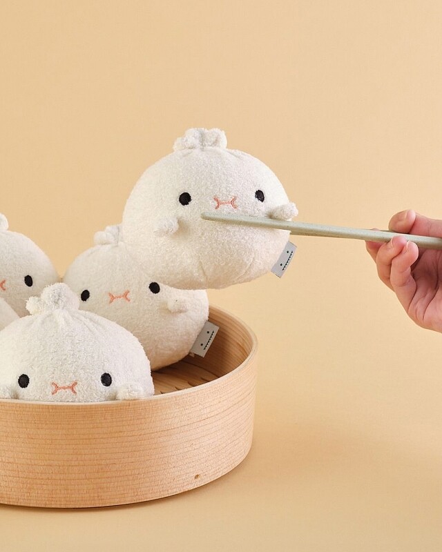 Noodoll 公仔爆紅!被視為 Jellycat 勁敵,這個英國品牌創辦人原來是台灣人? Noodoll 公仔爆紅!被視為 Jellycat 勁敵,這個英國品牌創辦人原來是台灣人?