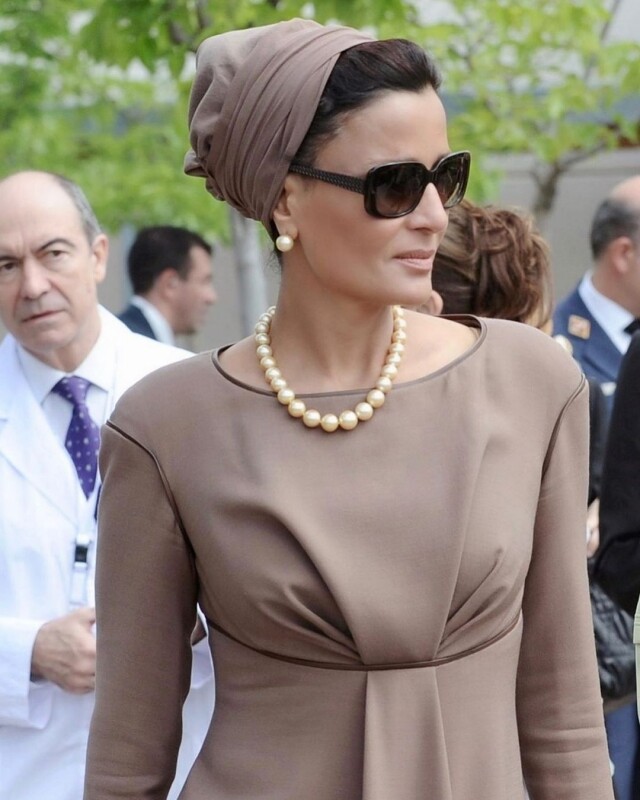 卡塔爾王妃穿搭：Mikimoto 珍珠飾品