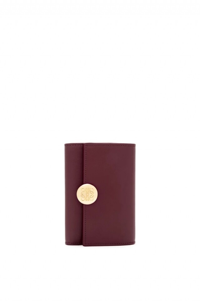 Loewe 銀包推介|鎖定 10 個女生必買長銀包、短銀包、卡套,最平 $3,700 入手時尚實用款式 Loewe 銀包推介|鎖定 10 個女生必買長銀包、短銀包、卡套,最平 $3,700 入手時尚實用款式