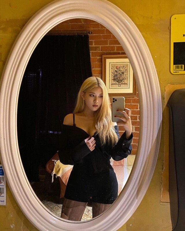 美藉韓裔網紅與 Rosé 撞臉?擁有火辣身材「限制級 Rosé 」因長相激似 Rosé 而引起粉絲熱議! 美藉韓裔網紅與 Rosé 撞臉?擁有火辣身材「限制級 Rosé 」因長相激似 Rosé 而引起粉絲熱議!