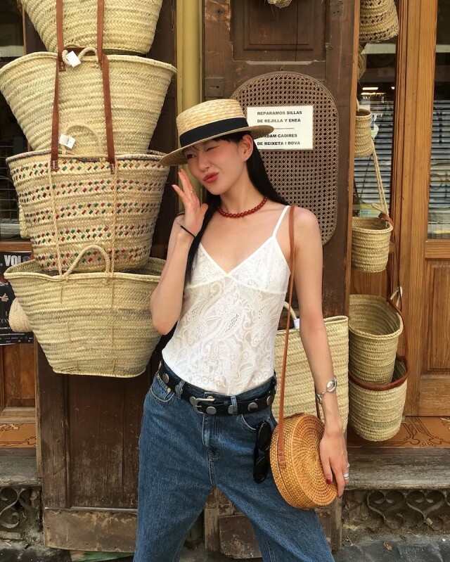 「粗皮帶」成為夏日穿搭的關鍵!跟日韓時尚女生偷師,如何用搶眼的 Statement Belt 打造精緻造型 「粗皮帶」成為夏日穿搭的關鍵!跟日韓時尚女生偷師,如何用搶眼的 Statement Belt 打造精緻造型
