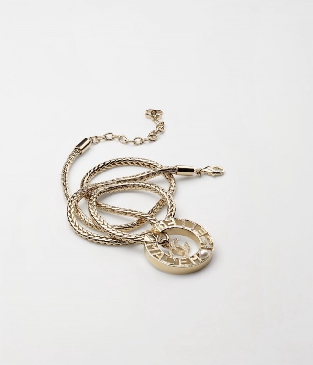 2022 Chanel 圓牌 logo 頸鏈 $7,100 2022 Chanel 圓牌 logo 頸鏈 $7,100