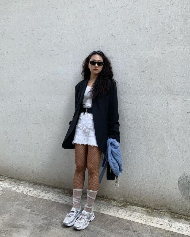 韓系穿搭女生夏天範本｜必入手的白色裙讓你散發清新少女感，推薦 10 個韓國女生時尚穿搭法