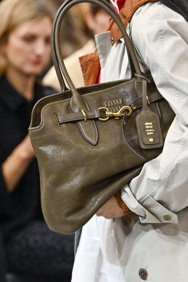 MIU MIU 手袋新款式率先預覽!2025 春夏系列除了有經典的 Wander Bag、Aventure Bag,還有甚麼新款式? MIU MIU 手袋新款式率先預覽!2025 春夏系列除了有經典的 Wander Bag、Aventure Bag,還有甚麼新款式?