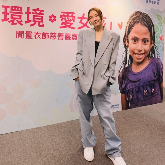 鄧麗欣 STEPHY 金像獎極罕性感顯女人味！網民大讚：「金像獎全場最美女星」