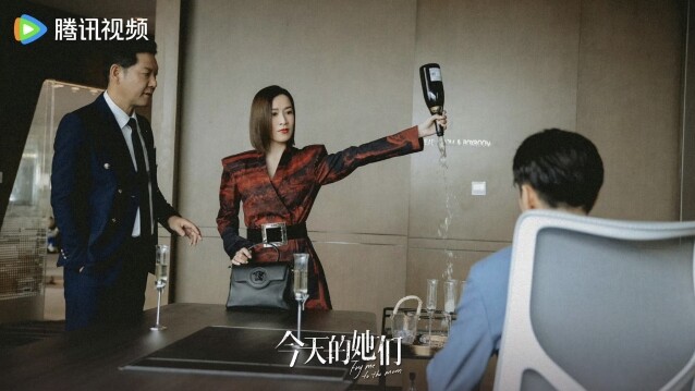 2024 陸劇《今天的她們》佘詩曼普通話原聲再演女強人！搭檔內地人氣小花宋軼、李純，聚焦女性成長、犀利金句引共鳴！