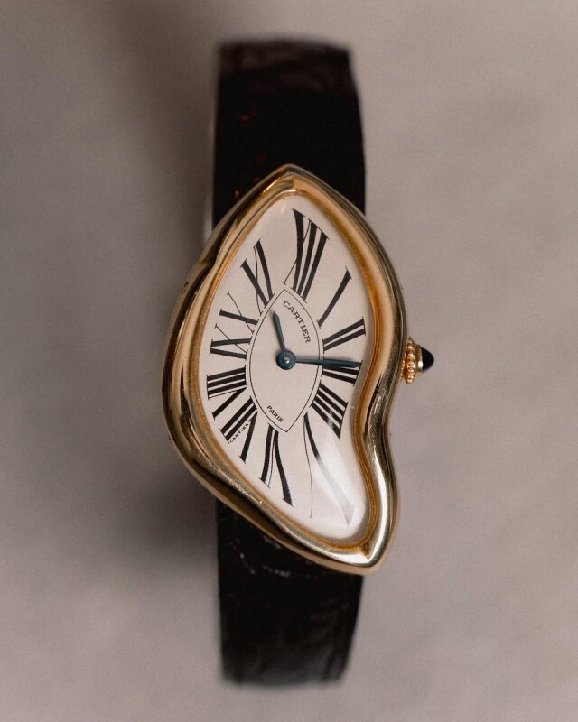 甚麼 Cartier 手錶讓 BTS V 愛不釋手?Crash 腕錶炒價超高,拍賣價高達 200 萬! 甚麼 Cartier 手錶讓 BTS V 愛不釋手?Crash 腕錶炒價超高,拍賣價高達 200 萬!