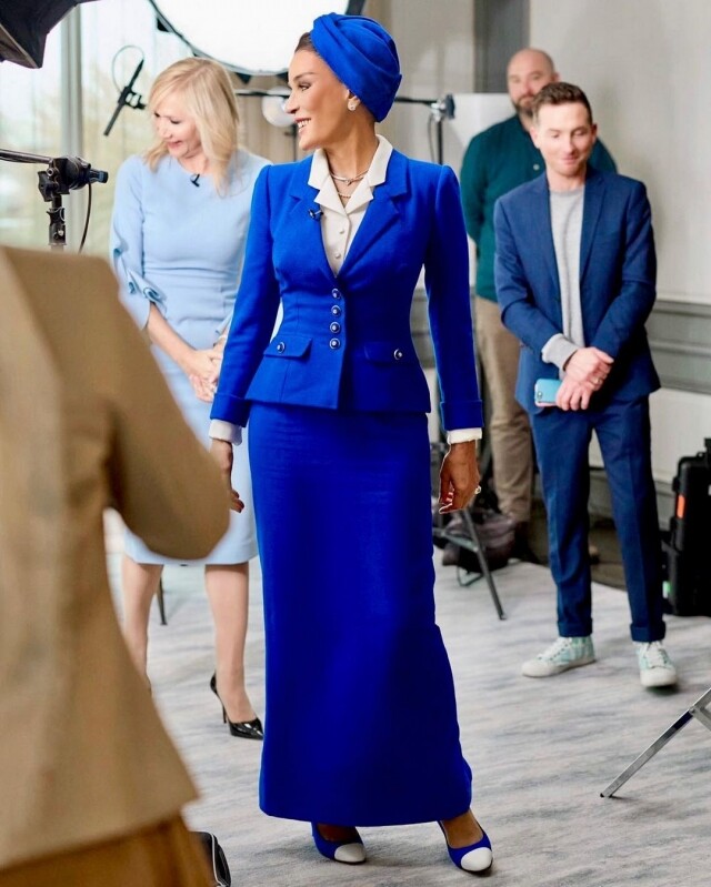 卡塔爾王妃穿搭：Chanel 藍色套裝