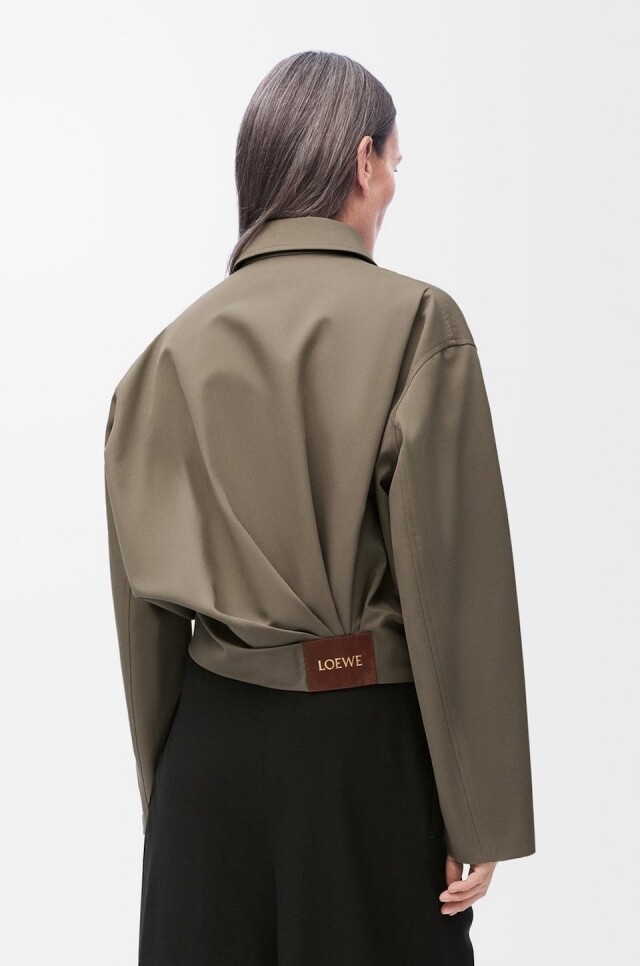 Loewe 大熱皺摺外套、長褲男女通殺!由人氣明星率先示範,演繹皺摺時尚的率性魅力! Loewe 大熱皺摺外套、長褲男女通殺!由人氣明星率先示範,演繹皺摺時尚的率性魅力!