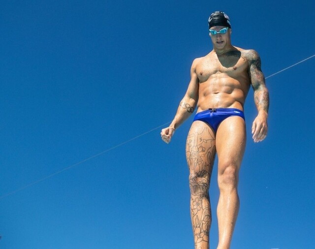 美國飛魚 Caeleb Dressel 三度出戰奧運、共奪 8 面金牌!男神私下是愛老婆、愛兒子的好男人 美國飛魚 Caeleb Dressel 三度出戰奧運、共奪 8 面金牌!男神私下是愛老婆、愛兒子的好男人