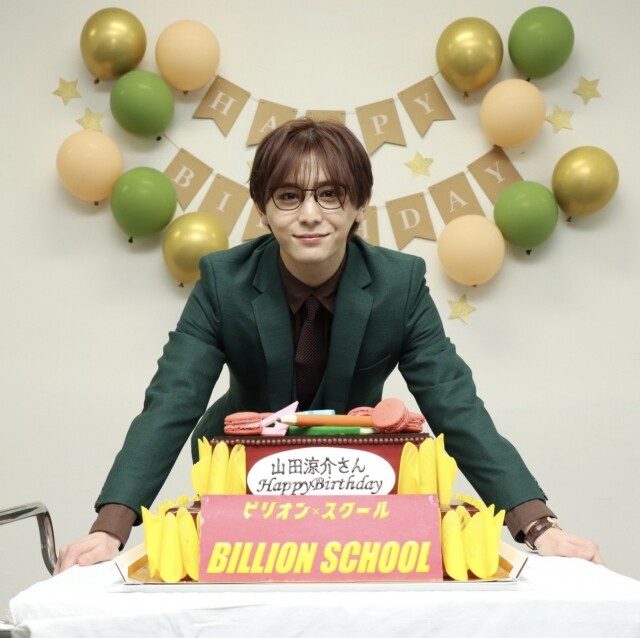 日劇《Billion x School》山田涼介是誰？「最強童顏」男神出道 18 年首次挑戰老師角色！