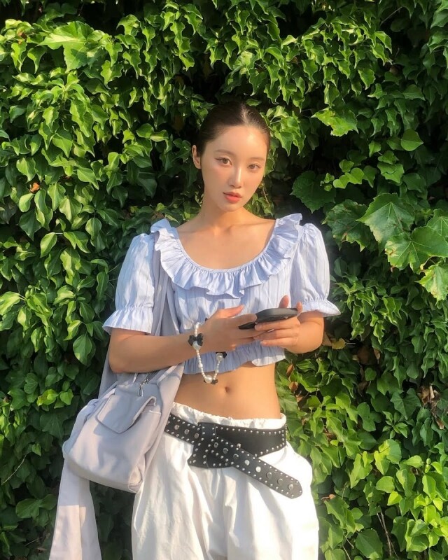 「粗皮帶」成為夏日穿搭的關鍵!跟日韓時尚女生偷師,如何用搶眼的 Statement Belt 打造精緻造型 「粗皮帶」成為夏日穿搭的關鍵!跟日韓時尚女生偷師,如何用搶眼的 Statement Belt 打造精緻造型