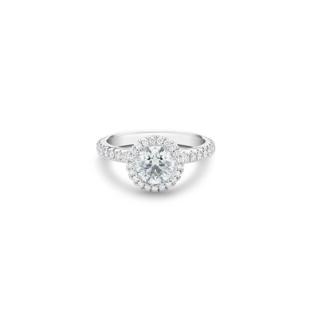 婚戒鑽石切割形狀與新娘個性有關？De Beers Jewellers 訂婚鑽戒及婚嫁珠寶系列，讓新娘隨意襯托出迷人的內在光芒