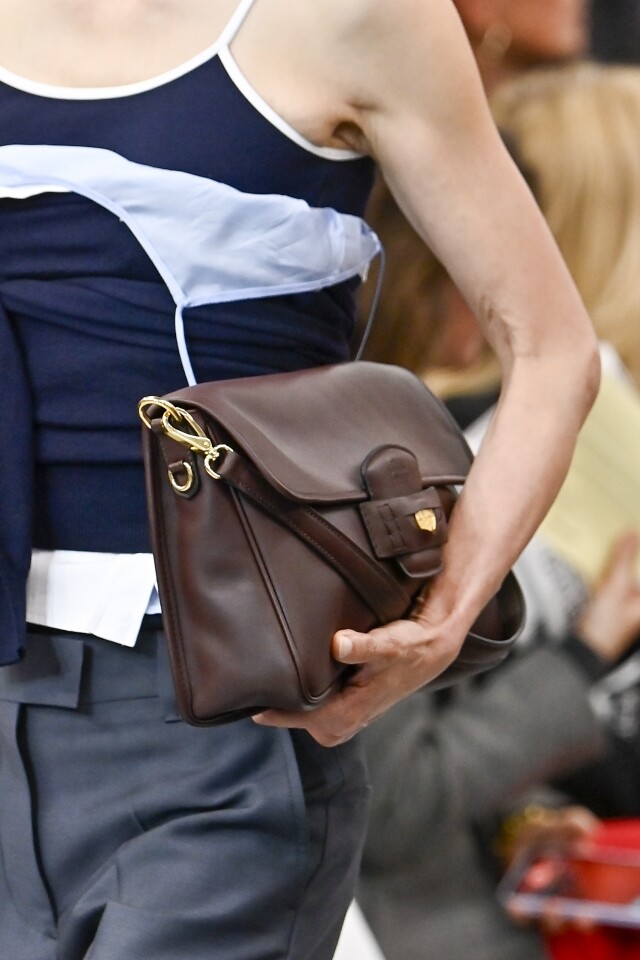 MIU MIU 手袋新款式率先預覽!2025 春夏系列除了有經典的 Wander Bag、Aventure Bag,還有甚麼新款式? MIU MIU 手袋新款式率先預覽!2025 春夏系列除了有經典的 Wander Bag、Aventure Bag,還有甚麼新款式?