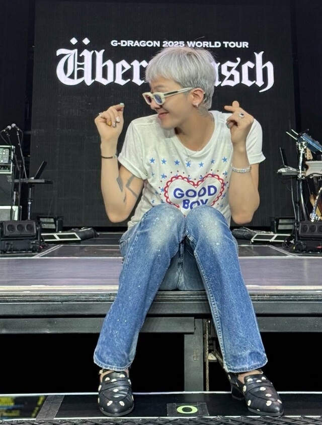 G-Dragon 巡迴演唱會 《Übermensch》香港站造型全公開!為觀眾獻上一場舞台時裝盛宴、配戴 Pomellato 珠寶顯奢華 G-Dragon 巡迴演唱會 《Übermensch》香港站造型全公開!為觀眾獻上一場舞台時裝盛宴、配戴 Pomellato 珠寶顯奢華