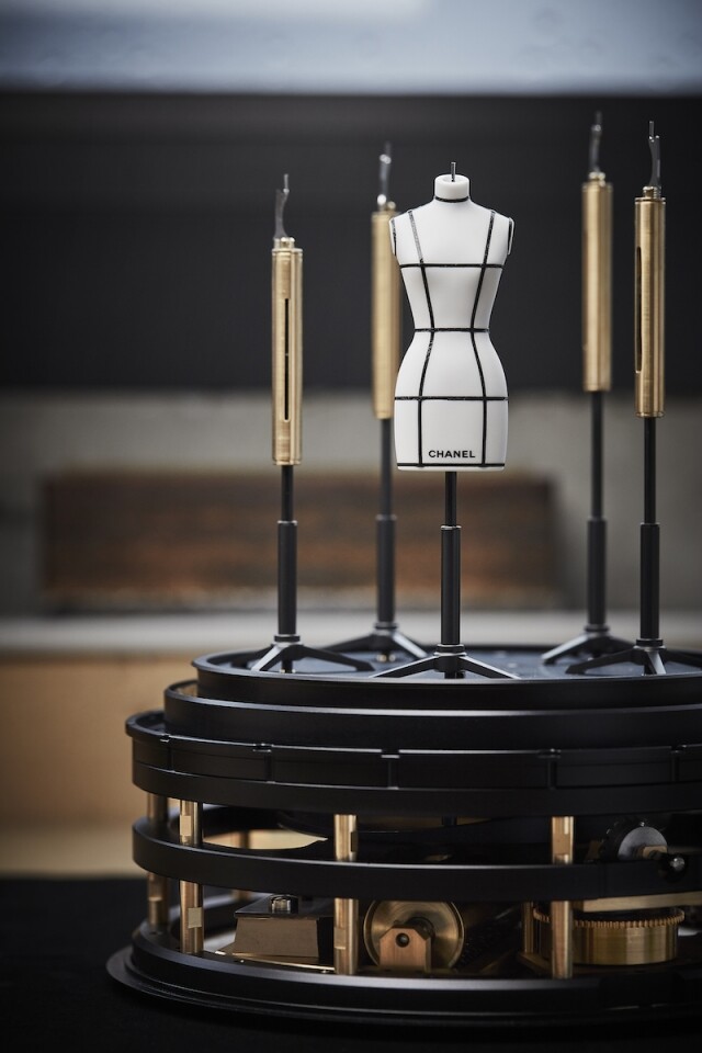 Chanel 2024 全新腕錶系列驚艷面世、J12 系列迎來全新突破！新作注入時裝元素、Chanel 女士躍上錶盤成最大亮點！
